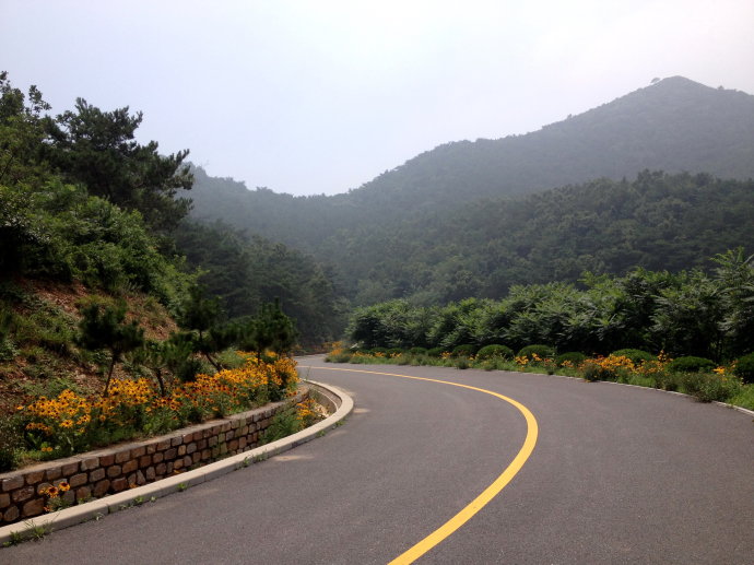 徒走在新发现的大连望山路上 徒走在新发现的大连望山路上