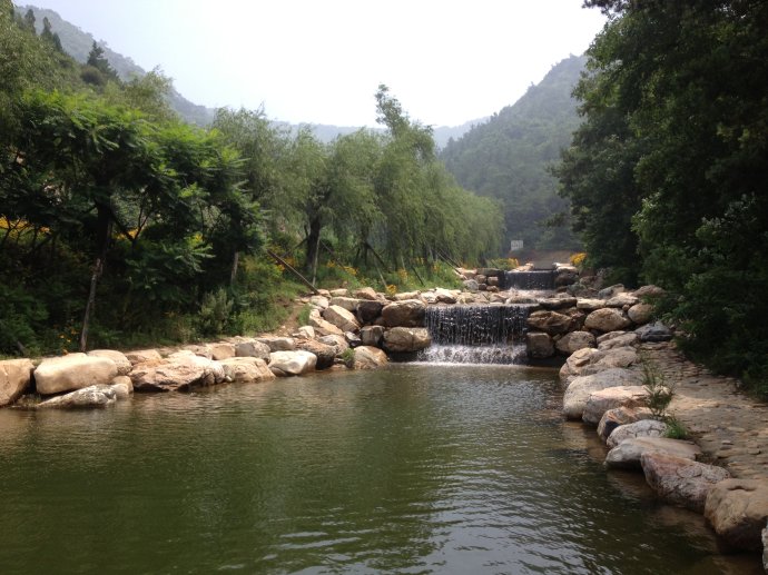 徒走在新发现的大连望山路上 徒走在新发现的大连望山路上